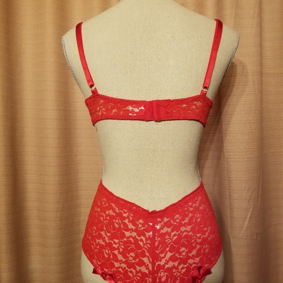 Lace Lingerie Set - Picture 4 of 4